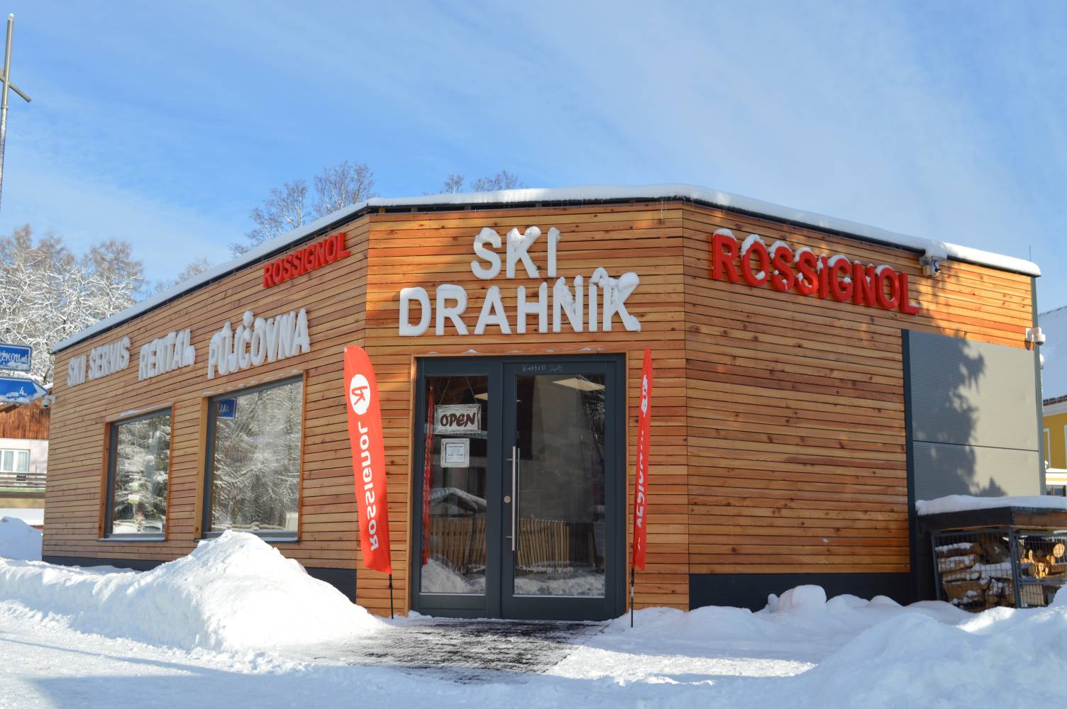 Budova Ski Drahník v zimě